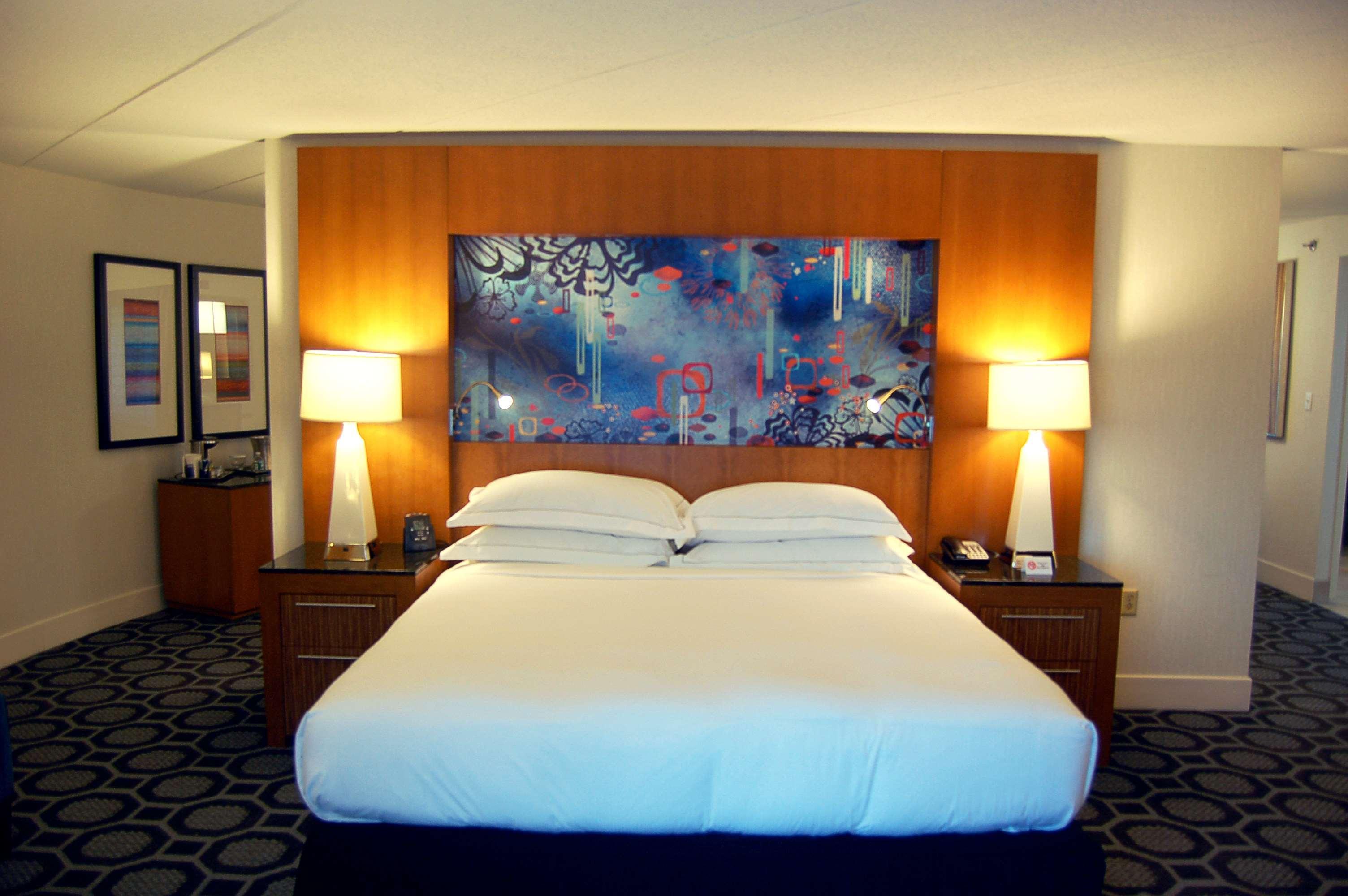Отель Hilton Long Island/Huntington Мелвилл Экстерьер фото