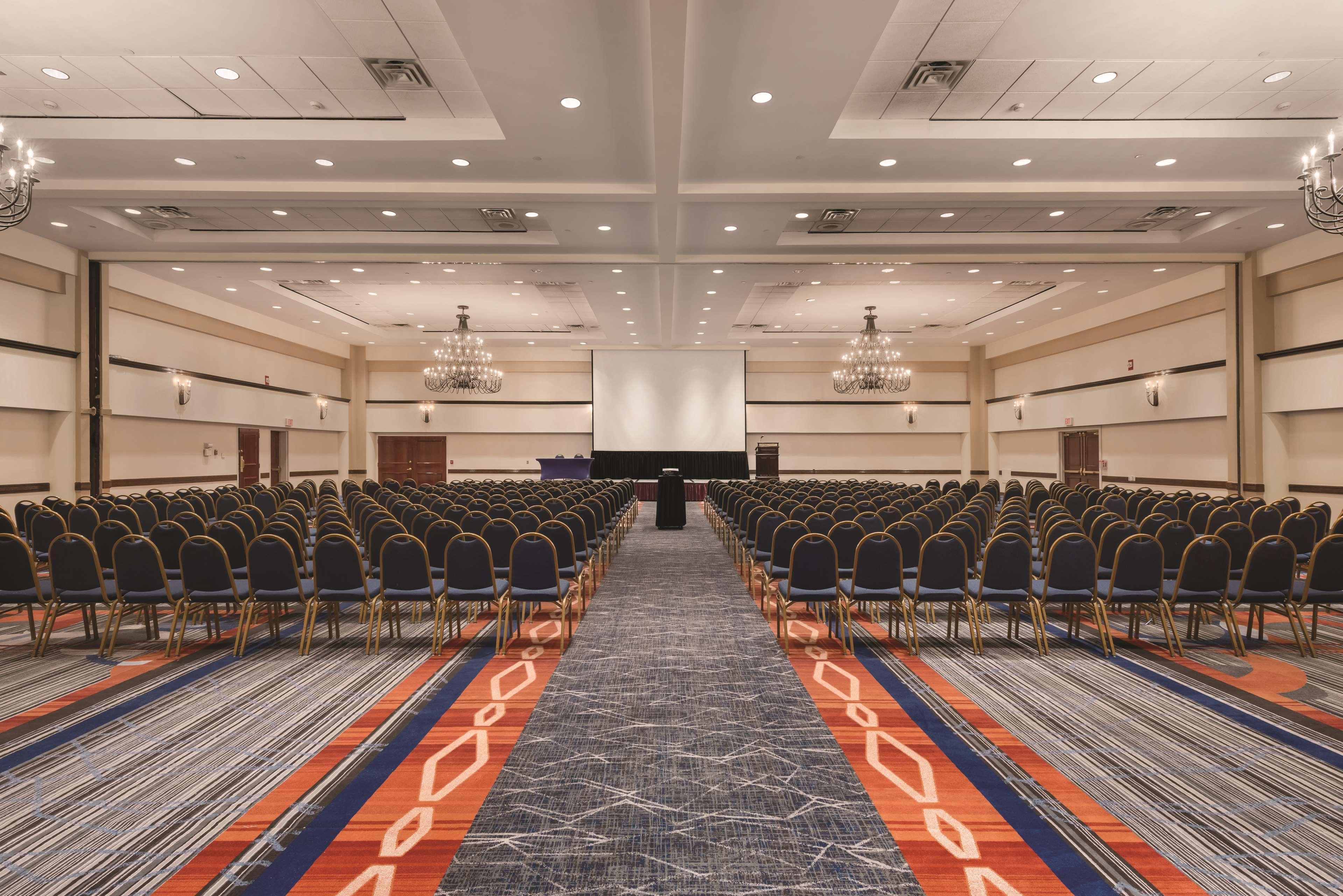 Отель Hilton Long Island/Huntington Мелвилл Экстерьер фото