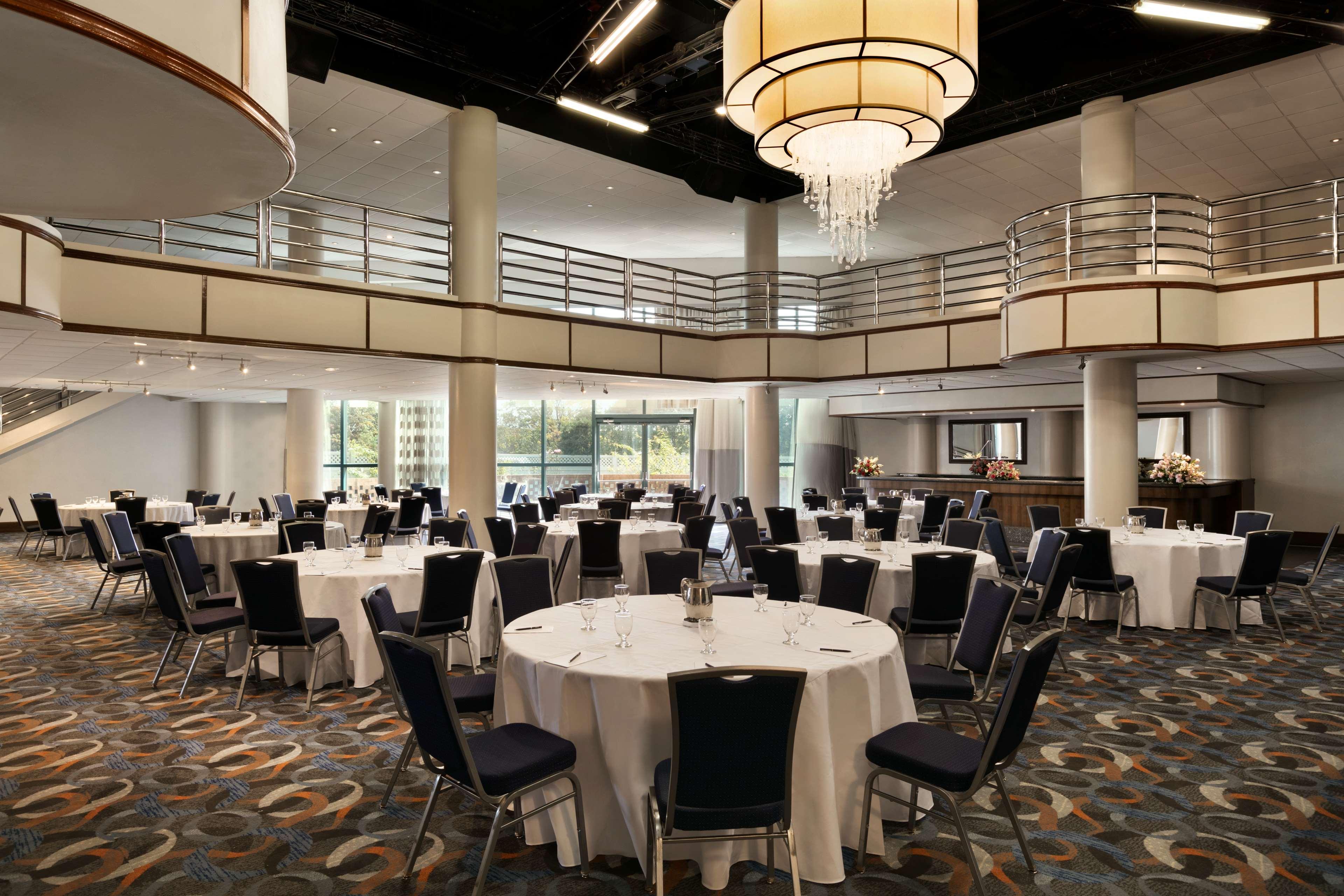 Отель Hilton Long Island/Huntington Мелвилл Экстерьер фото