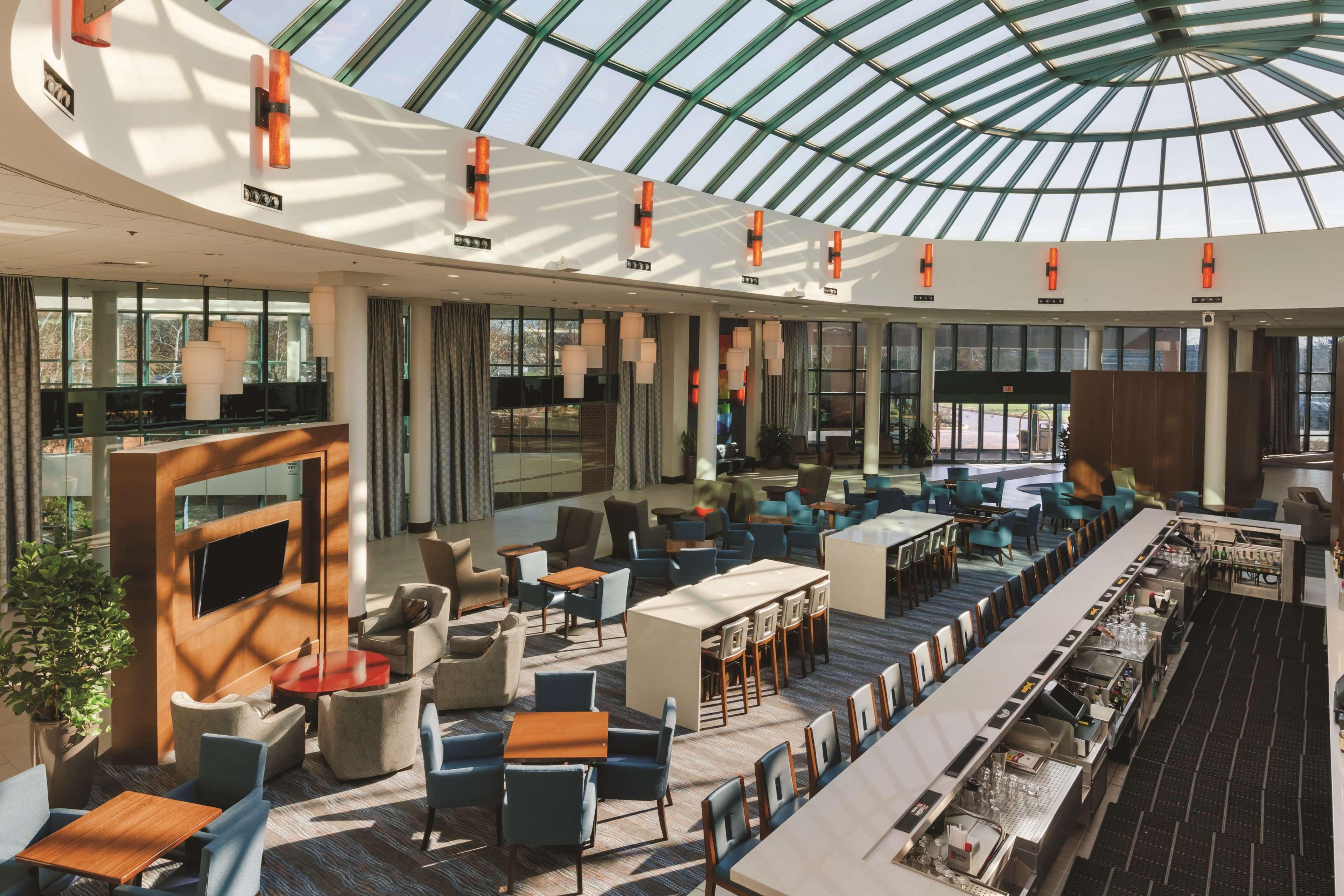 Отель Hilton Long Island/Huntington Мелвилл Экстерьер фото