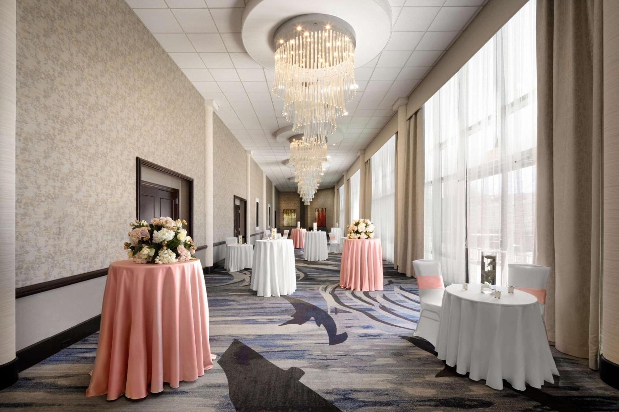 Отель Hilton Long Island/Huntington Мелвилл Экстерьер фото