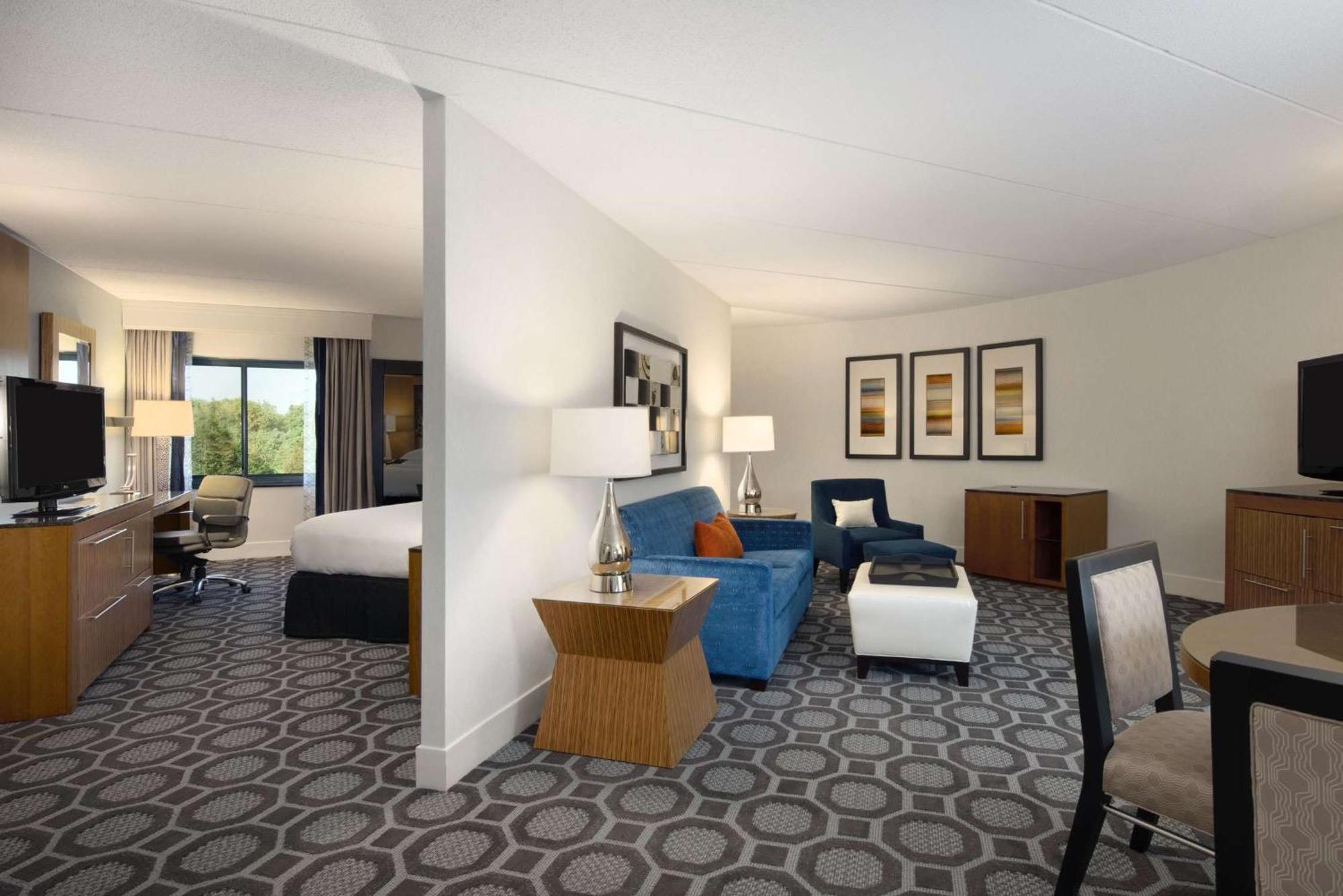 Отель Hilton Long Island/Huntington Мелвилл Экстерьер фото