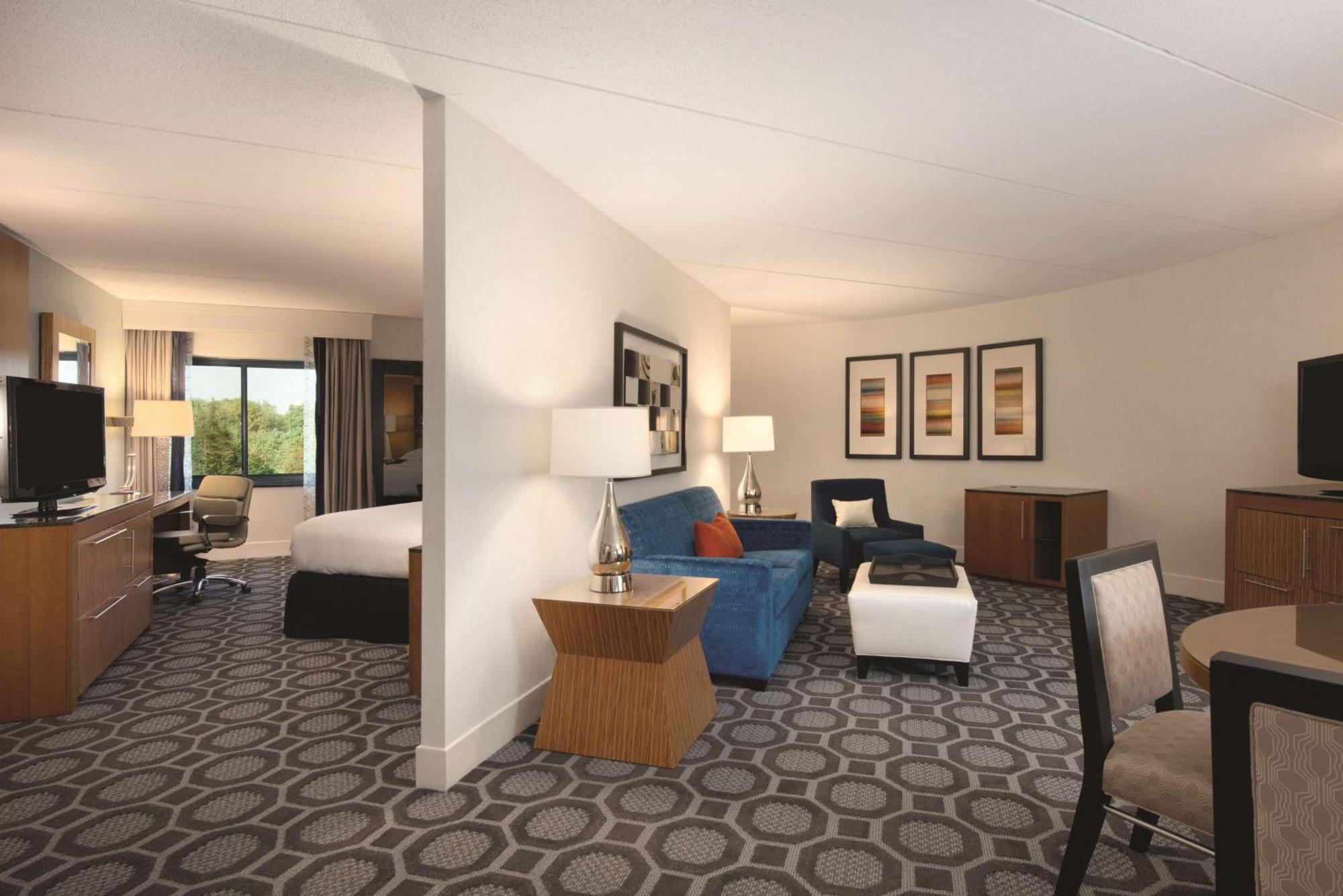 Отель Hilton Long Island/Huntington Мелвилл Экстерьер фото