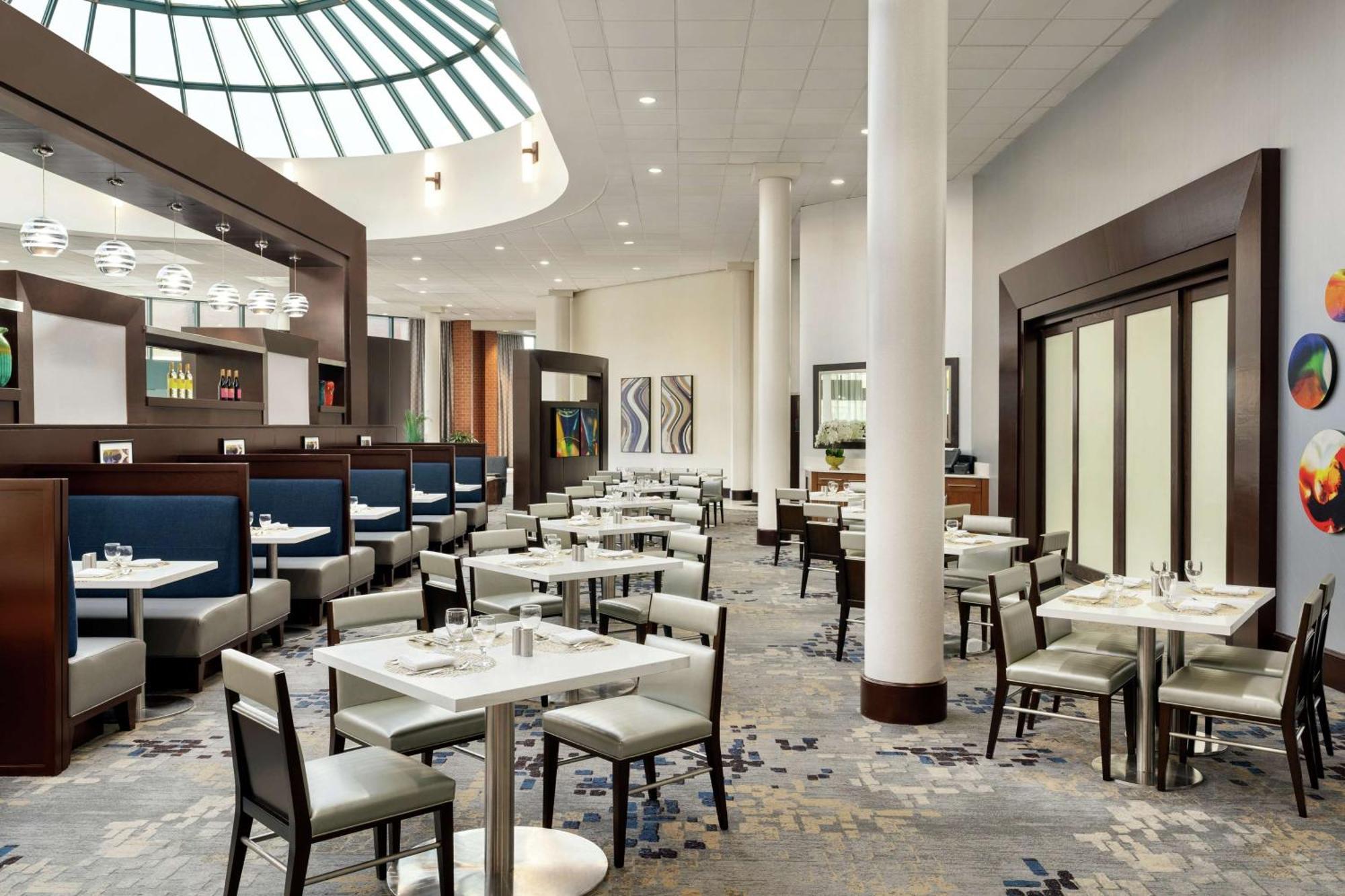 Отель Hilton Long Island/Huntington Мелвилл Экстерьер фото
