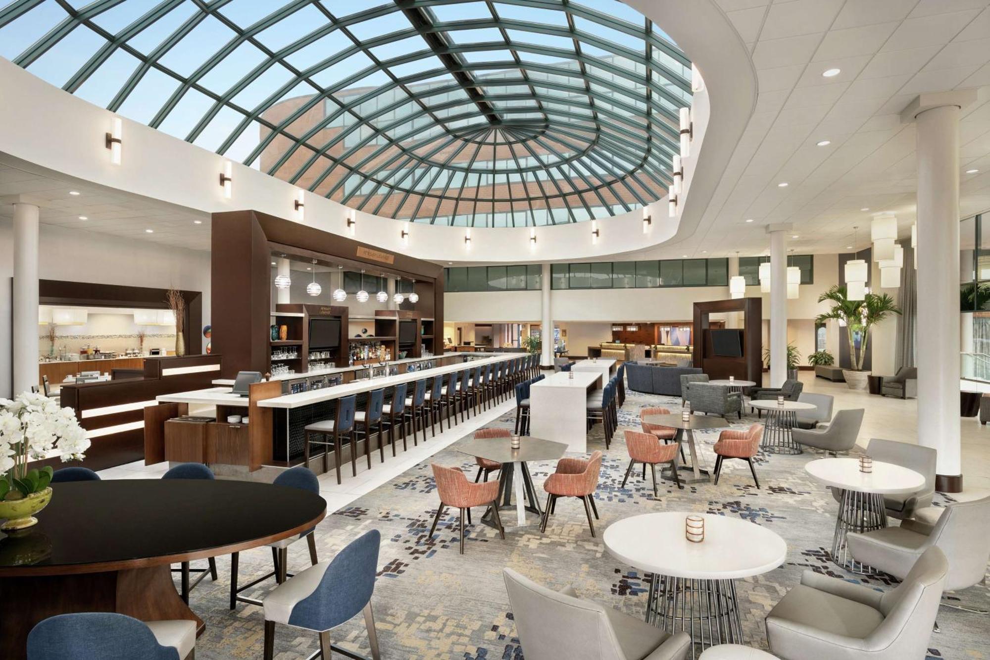 Отель Hilton Long Island/Huntington Мелвилл Экстерьер фото