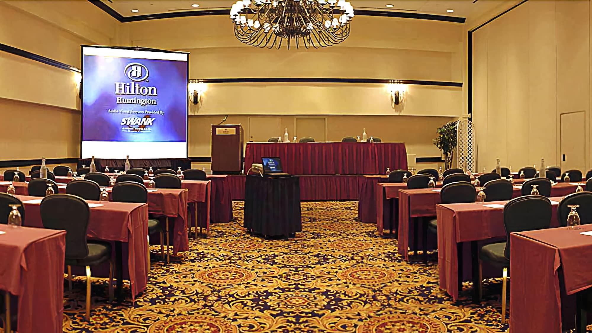 Отель Hilton Long Island/Huntington Мелвилл Экстерьер фото