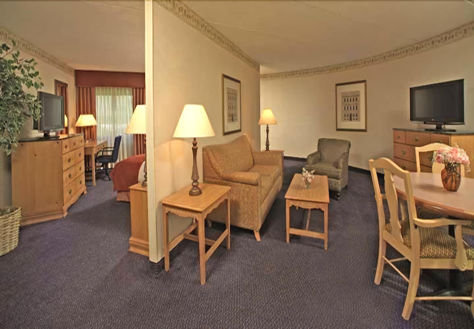 Отель Hilton Long Island/Huntington Мелвилл Номер фото