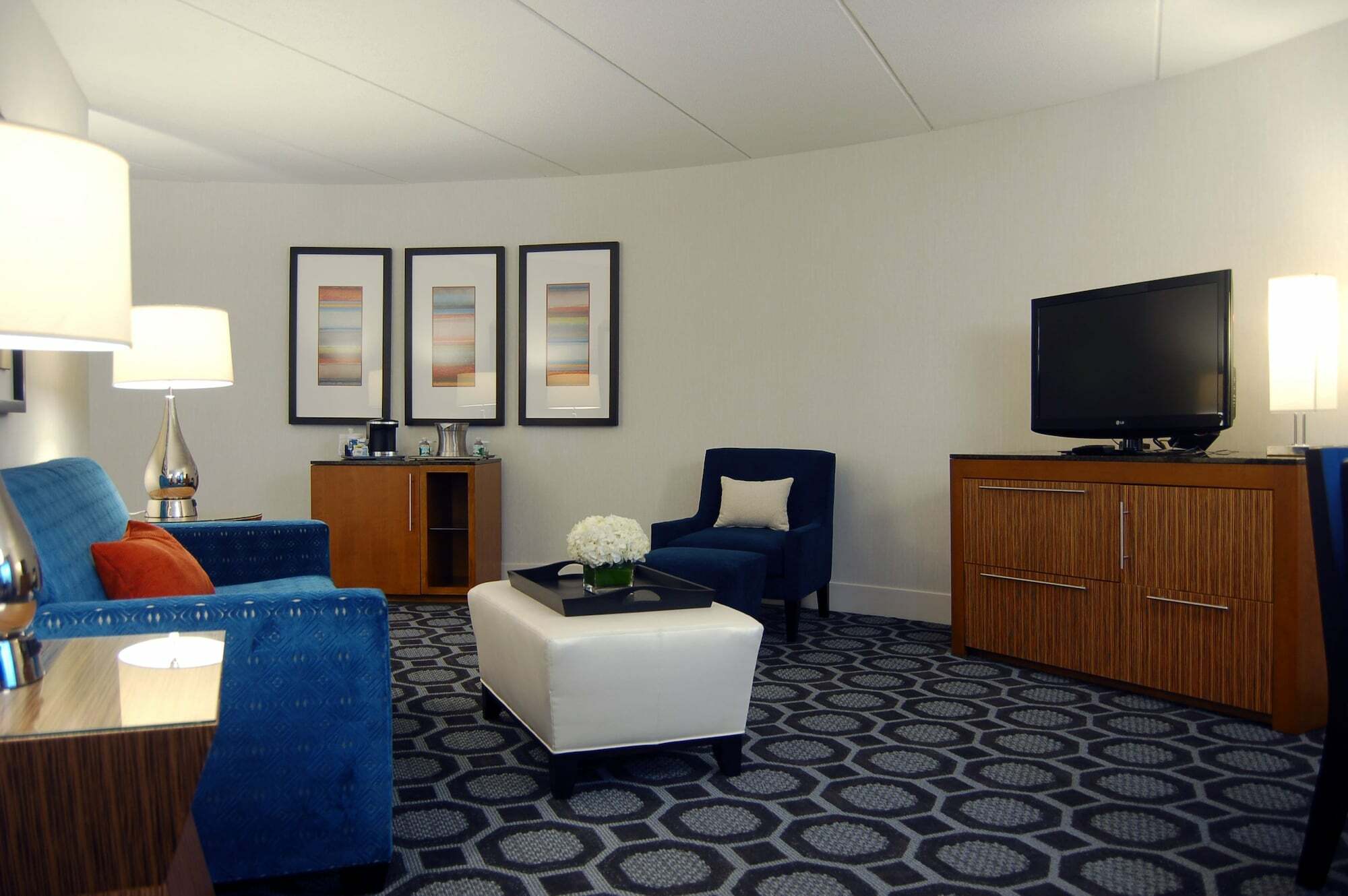 Отель Hilton Long Island/Huntington Мелвилл Экстерьер фото