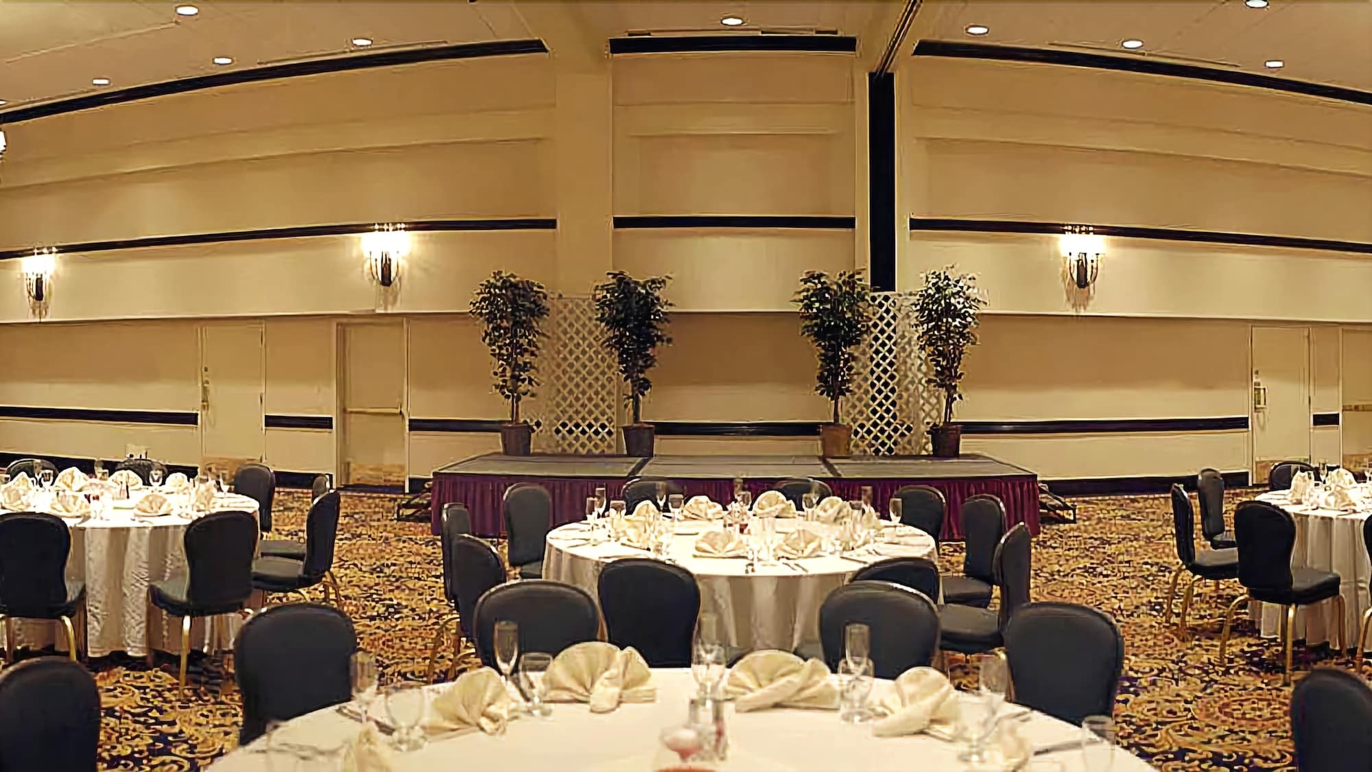 Отель Hilton Long Island/Huntington Мелвилл Экстерьер фото